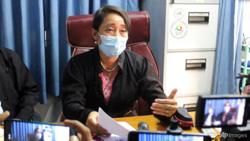 Aung San Suu Kyi tells lawyers trial testimony against her is wrong 