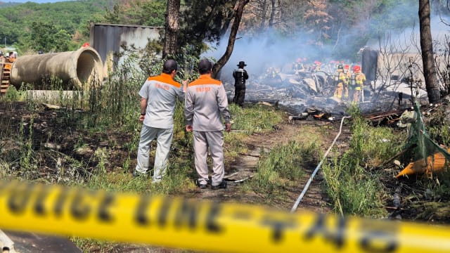 韩军机在浦项市附近坠毁 至少三人死亡
