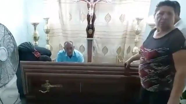 丧礼中敲棺木求救 “起死回生”厄国老妇证实不治