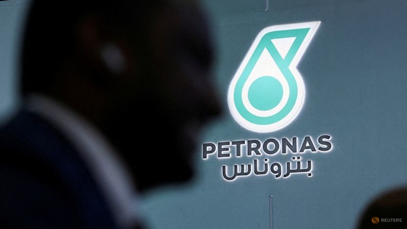 Petronas signs 20-year LNG supply deal with QatarEnergy
