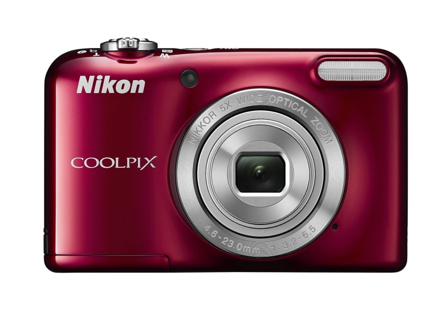 Nikon announces new DSLR with retractable kit lens