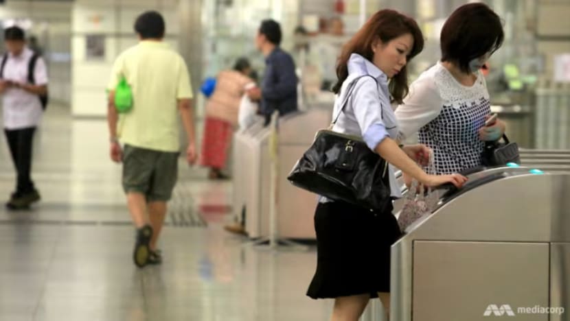 jelasBERITA: Mengapa sebilangan penumpang SG kurang senang dengan peralihan dari EZ-Link ke SimplyGo?