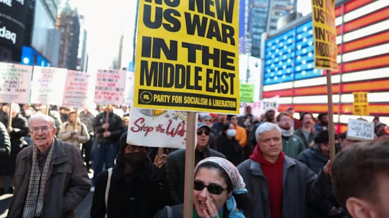 Penduduk New York sertai tunjuk perasaan terhadap serangan Amerika ke atas Iran