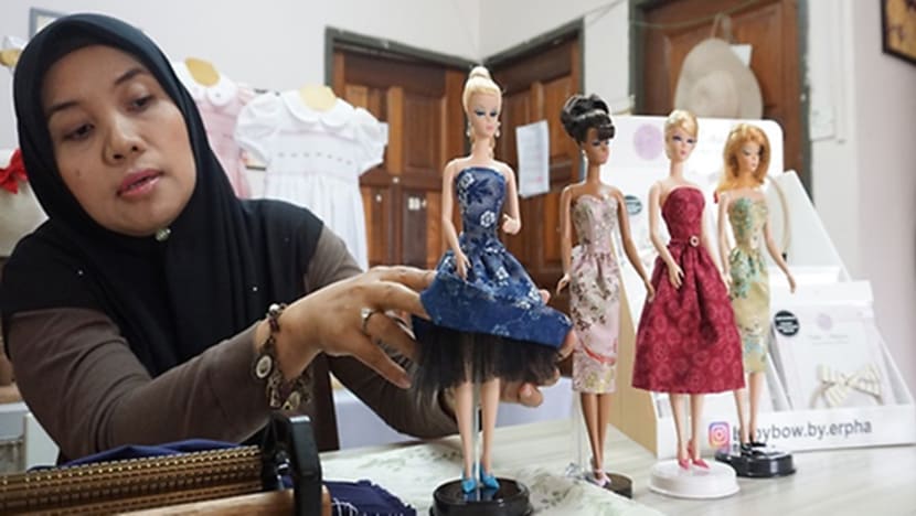 Menggayakan Barbie bukan ‘mainan kanak-kanak’; inilah wanita yang hasilkan gaun eksklusifnya
