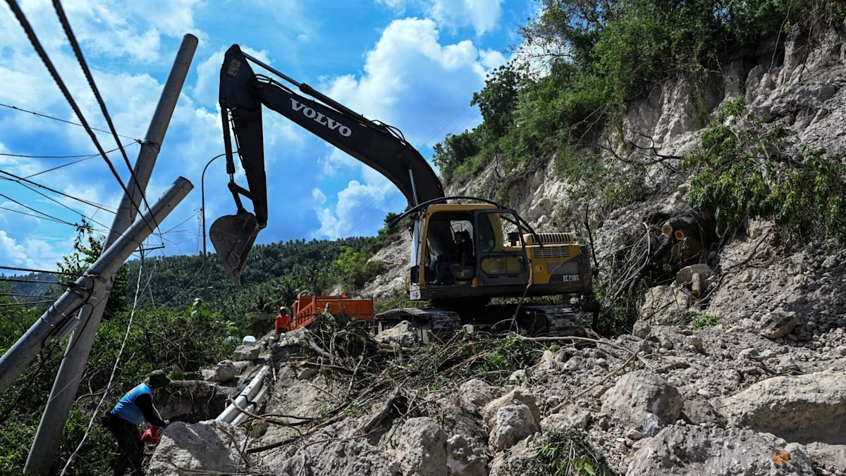 Rain, aftershocks hamper rescuers as Philippine quake toll h