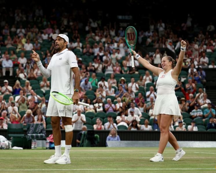 Ostapenko, Arevalo fight back to win Wimbledon mixed doubles title