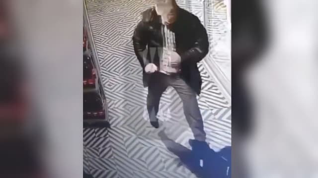 把真人当人体模型 醉汉殴打四岁童被捕 