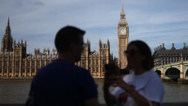 三男被指为港从事间谍活动 英国外交部传召中国大使