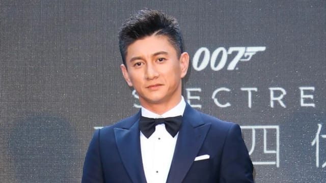 街头被捕获！吴奇隆竟撞脸成龙？