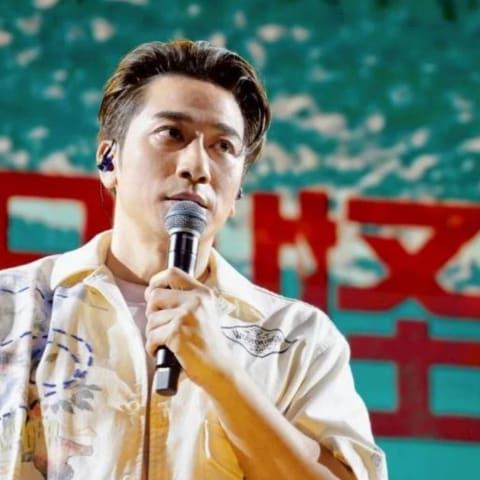 演唱会上走音、唱不上去，吴卓羲尴尬向台下观众道歉！