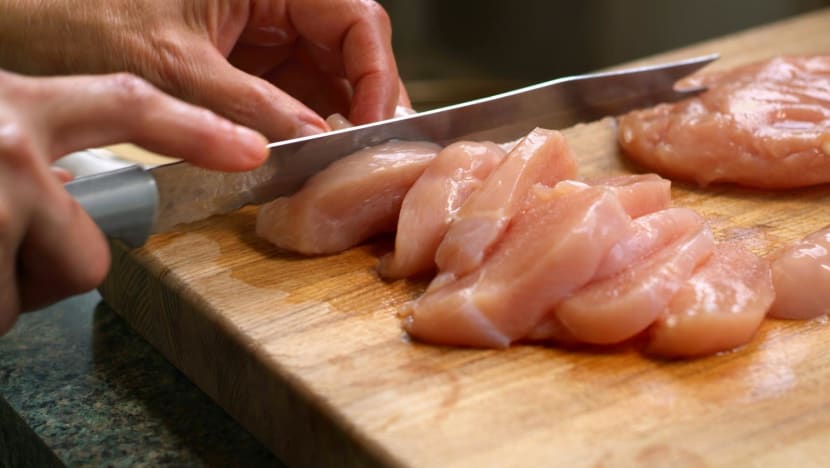 Commentary: Eating raw chicken? It’s a game of food poisoning roulette Commentary: Eating raw chicken? It’s a game of food poisoning roulette