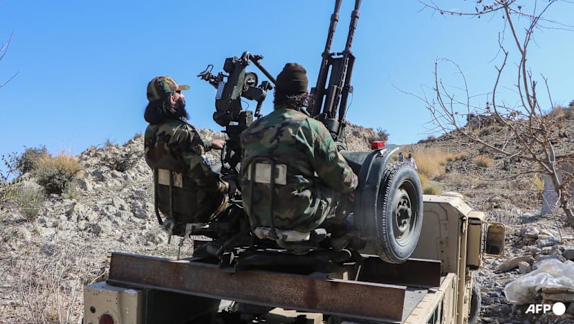 Tens of thousands of Afghans displaced by Pakistan conflict