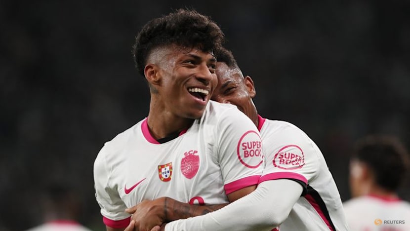 Sporting produce late rally to down 10-man Marseille