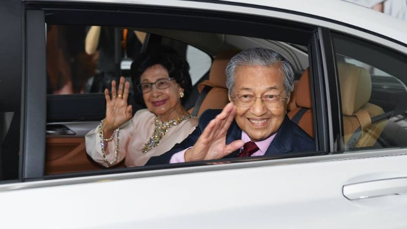 Mahathir, Siti Hasmah imbau kenangan bercinta di universiti S'pura Mahathir, Siti Hasmah imbau kenangan bercinta di universiti S'pura