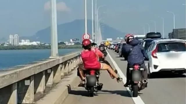 槟城大桥上随机攻击骑士 摩托男女挥绳还踢人