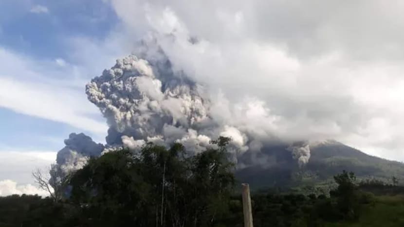 Satu lagi letusan berlaku di Gunung Sinabung Satu lagi letusan berlaku di Gunung Sinabung