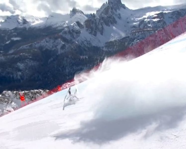 Alpine skiing-Vonn has surgery on broken leg after horror crash in Cortina downhill