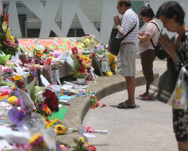 SGH sets up area for public to leave well-wishes and flowers for Mr Lee Kuan Yew