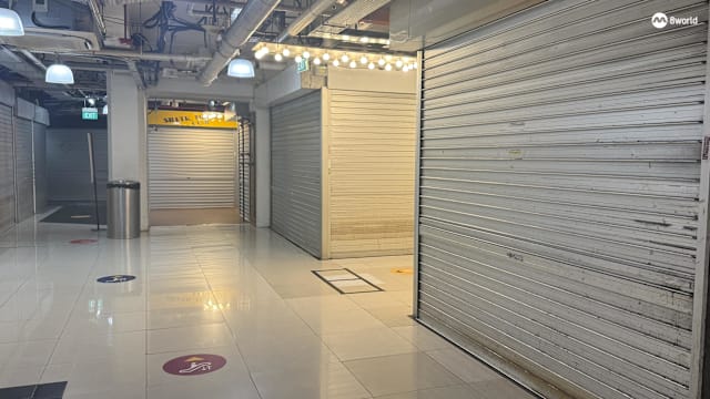 武吉士街生意冷淡 二楼过半商店关闭