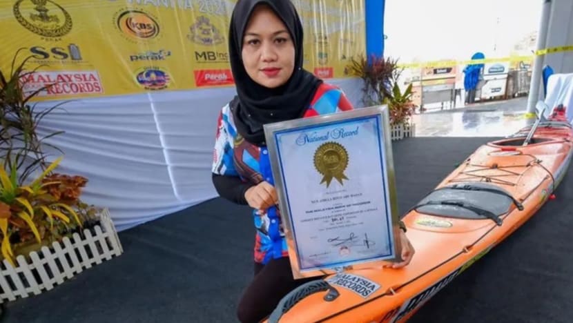Ibu 4 anak cipta rekod Malaysia Book of Record berkayak lebih 360 km Ibu 4 anak cipta rekod Malaysia Book of Record berkayak lebih 360 km