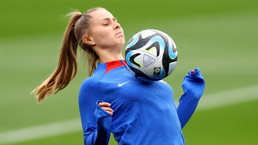 Dutch midfielder Pelova joins Spurs after leaving Arsenal