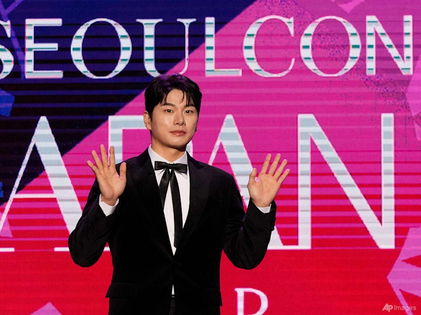 Screenshots of sexually explicit chats surround South Korean actor Lee Yi-kyung, agency threatens legal action