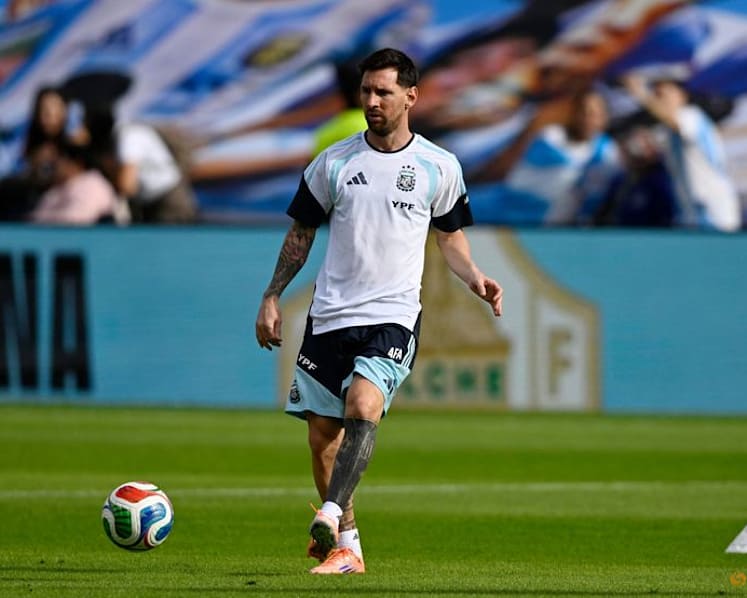 Barcelona plan to build Messi statue at revamped Camp Nou, says club president