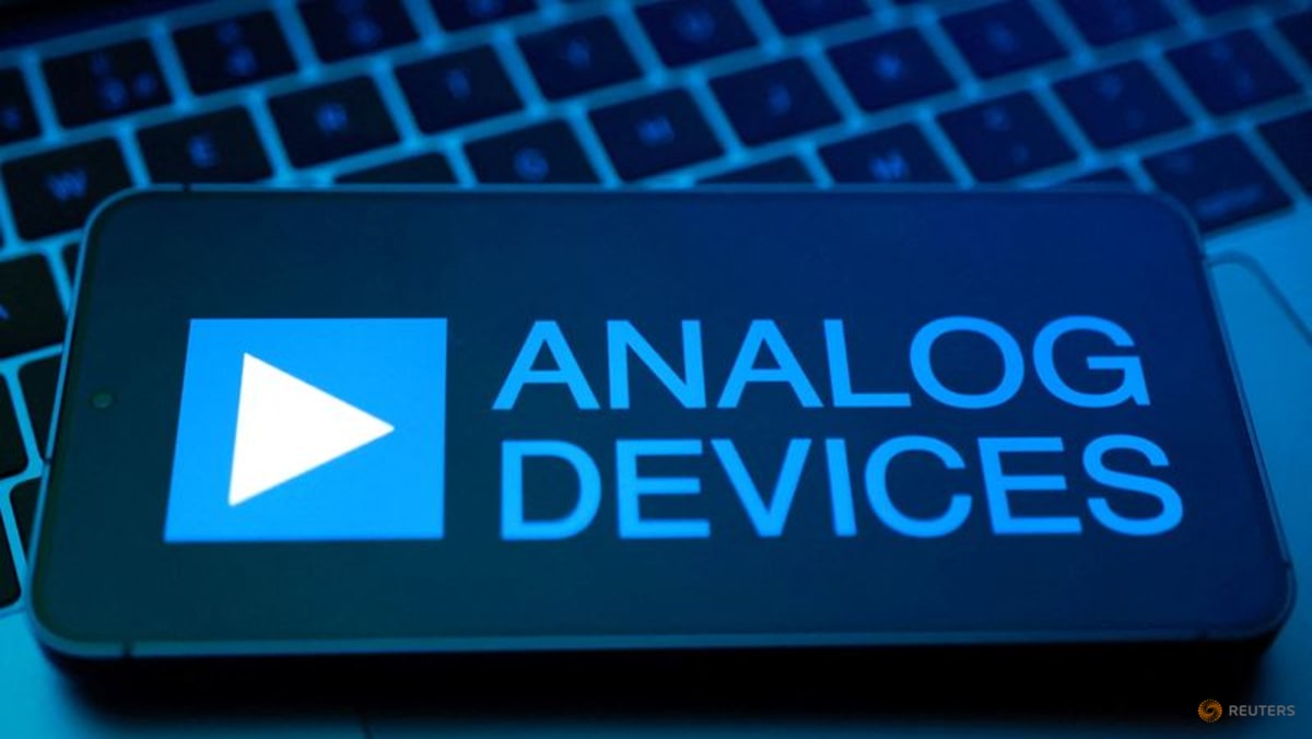 Analog Devices' quarterly forecast tops estimates on AI-fueled chip demand