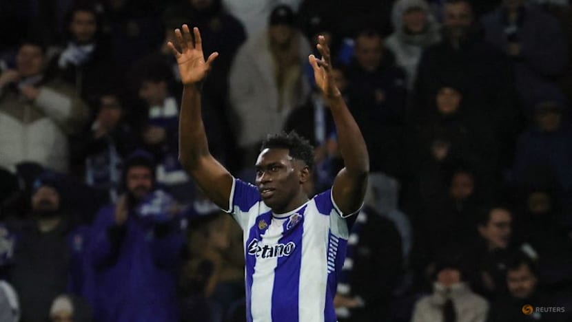 Spain striker Aghehowa in race to be fit for World Cup after knee injury