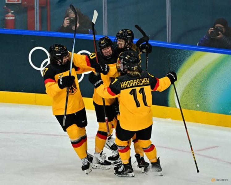 Ice hockey-Germany embrace underdog role after clinching second place in Group B