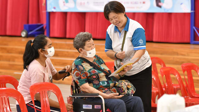 宏茂桥德义区推计划培训义工 为年长者进行健康风险评估