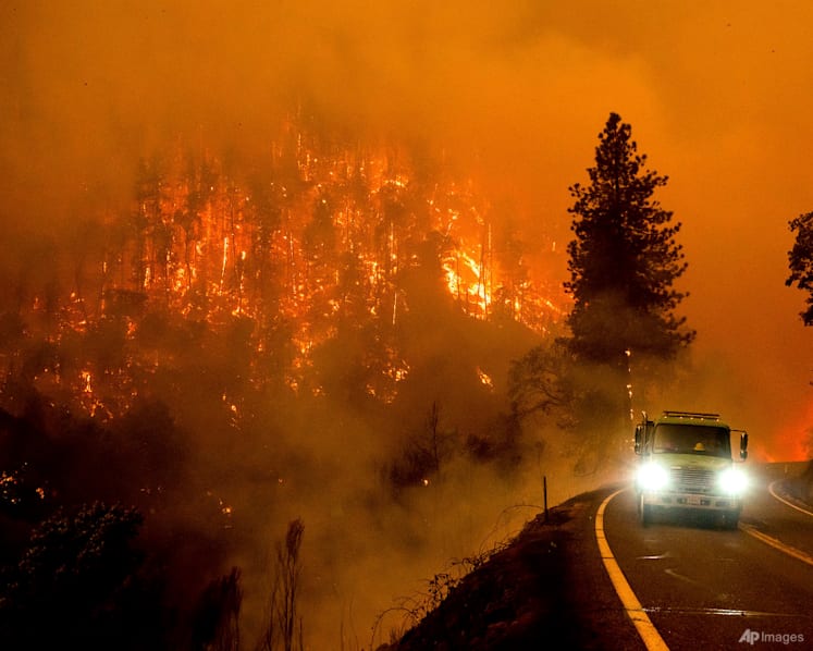 Heat, wind threaten to whip up growing western US wildfires
