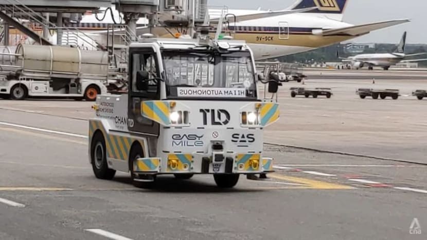Lapangan Terbang Changi manfaatkan traktor tanpa pemandu bagi punggah bagasi