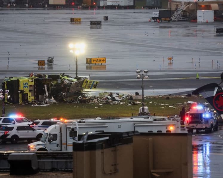 US safety agency says tracking system failed at LaGuardia during jet collision