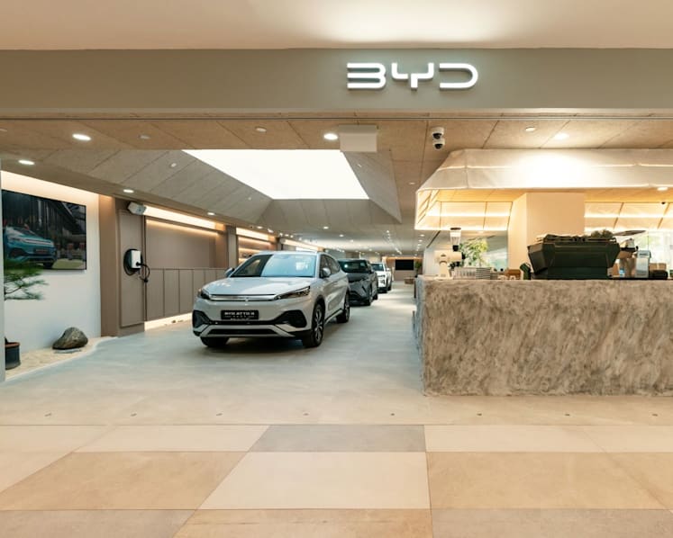 Coffee, chilli crab – and electric cars  