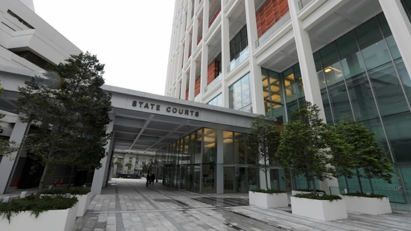 14 weeks' jail for voyeur who took upskirt pictures while on bail