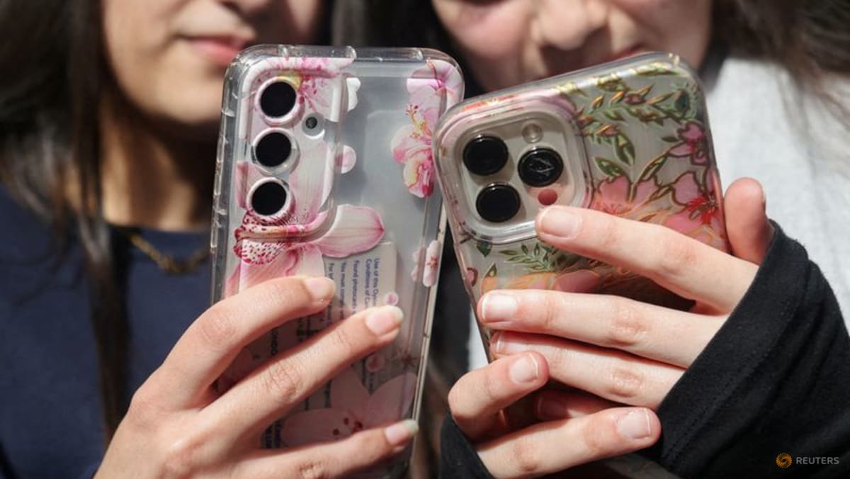 UK teenagers to trial social media bans, digital curfews