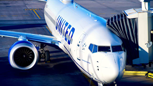 联合航空又有事！波音737-800客机外部面板脱落