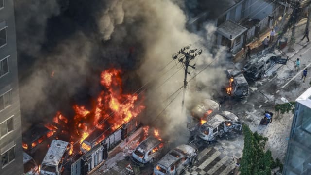 孟加拉大学生示威者同警爆冲突 13人亡