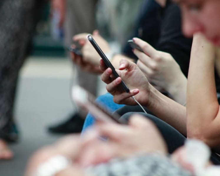 How social media and games are like drug addiction and gambling