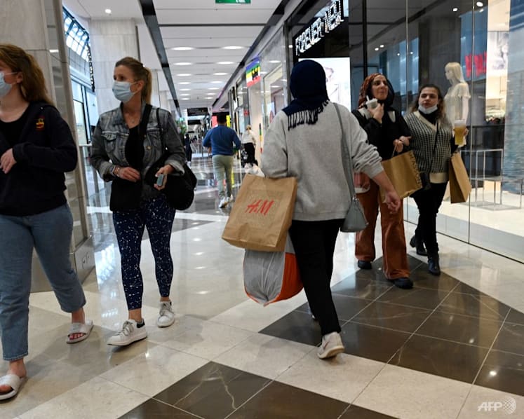'Pain is coming': Australians spend freely this Christmas, but financial headwinds on the horizon