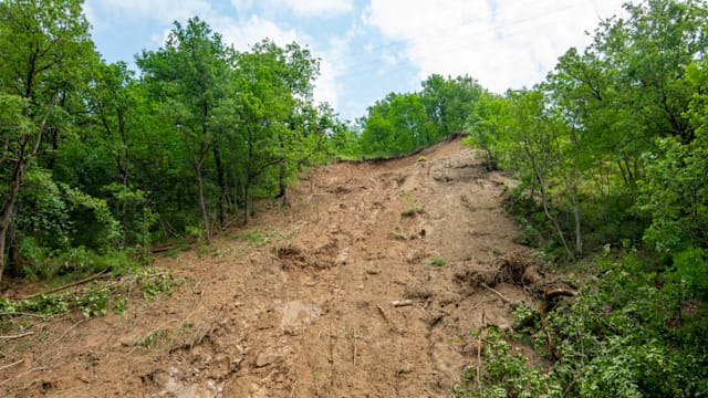 菲律宾东南部两度土崩 导致七人丧命