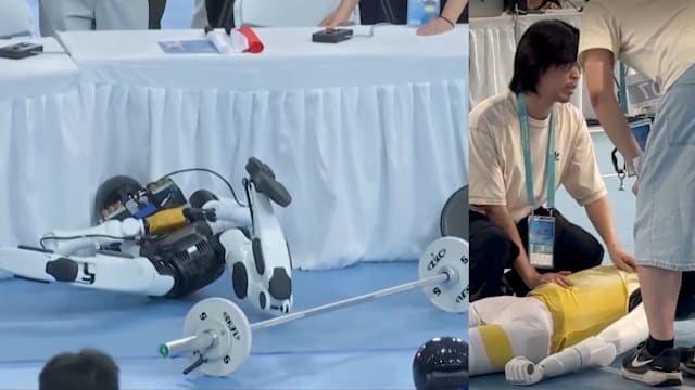 人形机器人赛场：精巧动作连发令人惊艳 突发故障亦成关注焦点