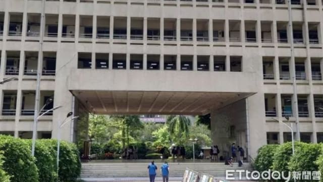 全台湾各地纷纷传出灾情 建筑物倾斜交通设施学校受影响