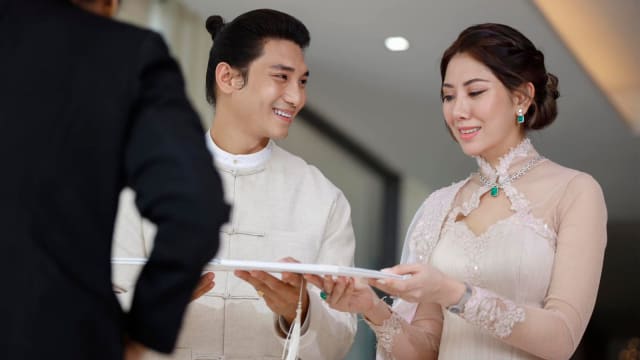 缅甸“最帅和尚”结婚啦！妻子原来是富二代？