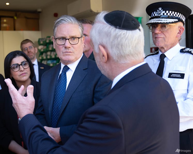 Starmer urges tougher action against Gaza protests in UK following antisemitic attacks