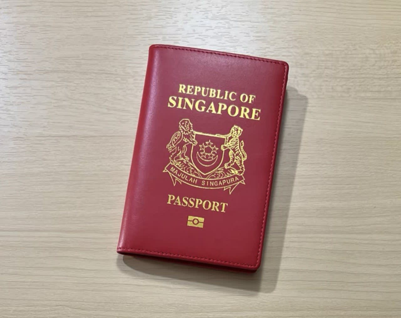 每个26新元！网上疑违规售卖印有我国国徽护照套- 8world