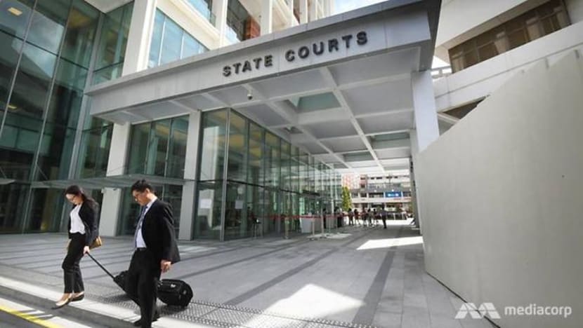 Guru AS terkandas di SG dek COVID-19 beri surat insurans palsu untuk jalani pembedahan Guru AS terkandas di SG dek COVID-19 beri surat insurans palsu untuk jalani pembedahan