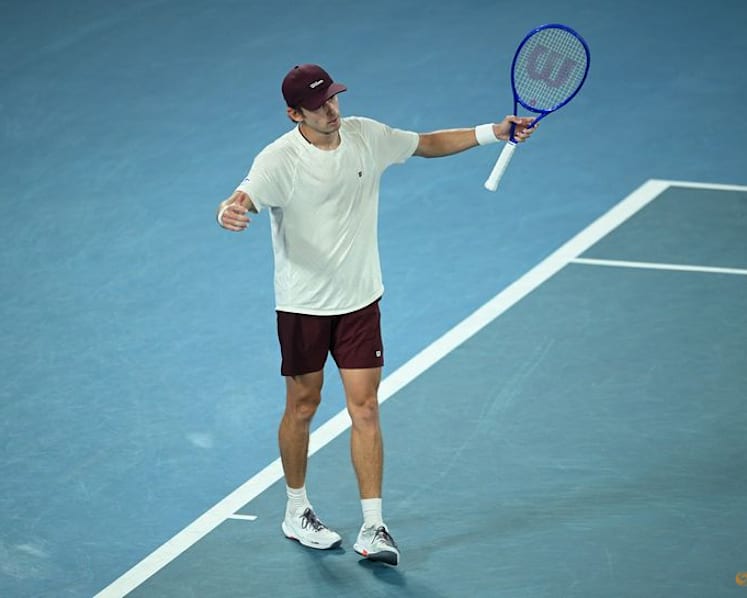 'Deflated' De Minaur vows to fight on after another loss to Alcaraz