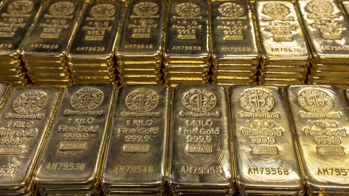Gold rushes to record high above $3,500 on US rate cut expectations